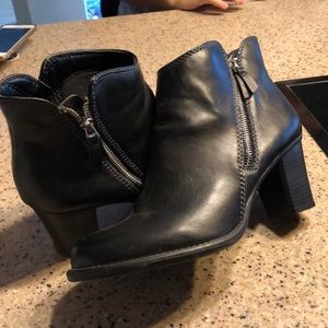 Naturalizer Natural Soul Black Leather Booties